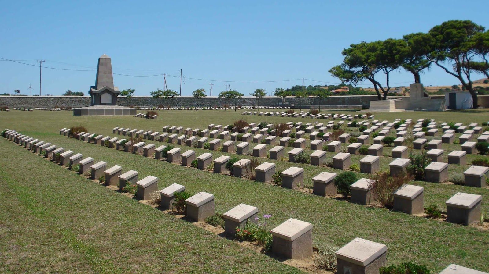 Il Cimitero degli Alleati di Moudros sull'isola greca di Limnos.